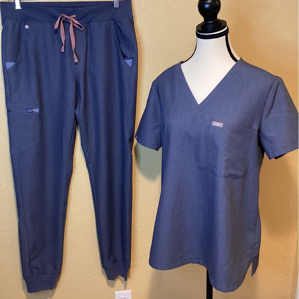 Figs Technical Collection Women's Scrub Set, Gray, both SZ medium pants=Med Tall
